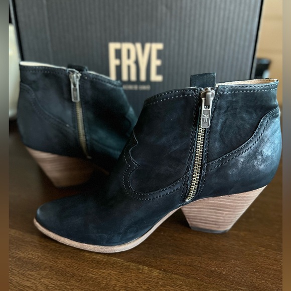 FRYE Reina Black Suede Oil Slick Leather Ankle Chunky Heel Booties US 7 - Picture 8 of 12